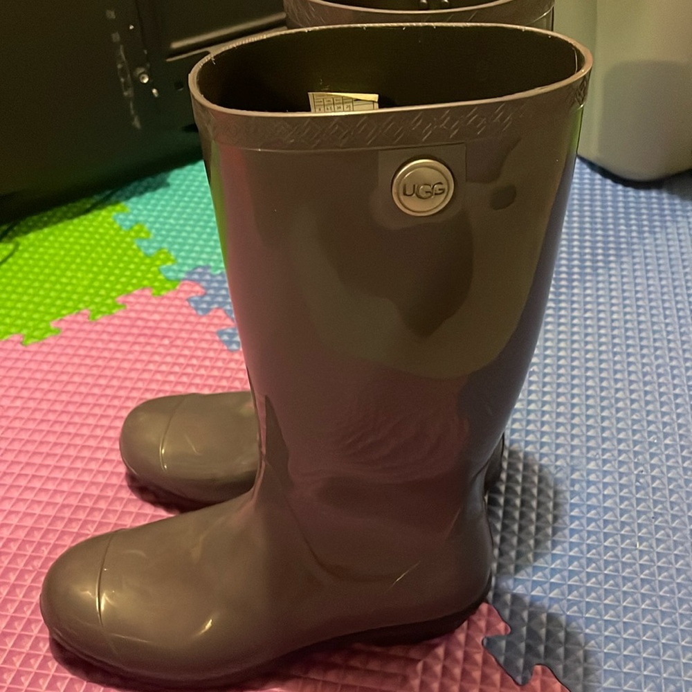 Ugg rain boots size 8 worn